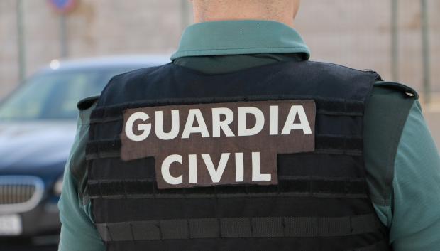 (Foto de ARCHIVO)
Imagen de recurso de un agente de la Guardia Civil.

REMITIDA / HANDOUT por GUARDIA CIVIL
Fotografía remitida a medios de comunicación exclusivamente para ilustrar la noticia a la que hace referencia la imagen, y citando la procedencia de la imagen en la firma
18/11/2022