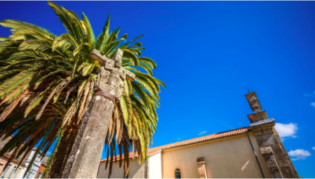 Este es el cruceiro de Melide, el más antiguo de Galicia