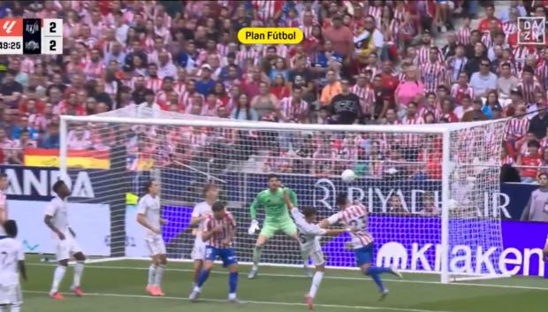 Captura de pantalla del penalti de Güler sobre Nico González