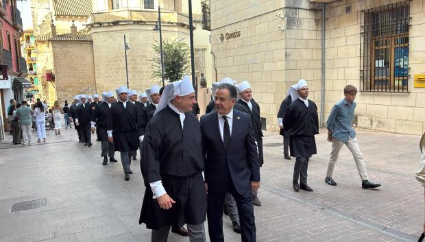 Santeros camino a su templo