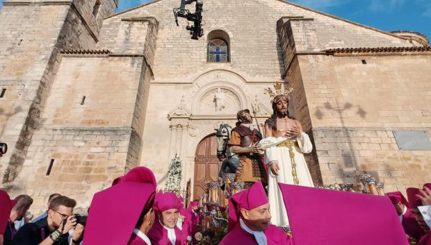 El misterio de la Crucifixión inicia su desfile