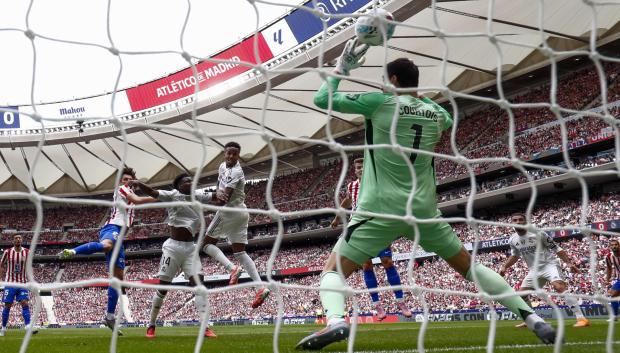 Courtois encaja un gol en el Metropolitano