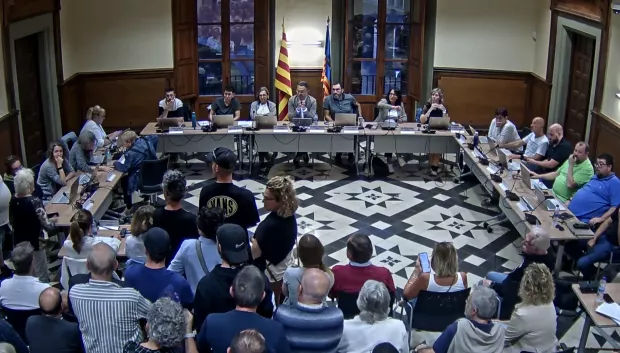 Irrupción de vecino el 29 dxe septiembre en el pleno del ayuntamiento de Torelló, Cataluña, España. (Ajuntament de Torelló / Youtube)