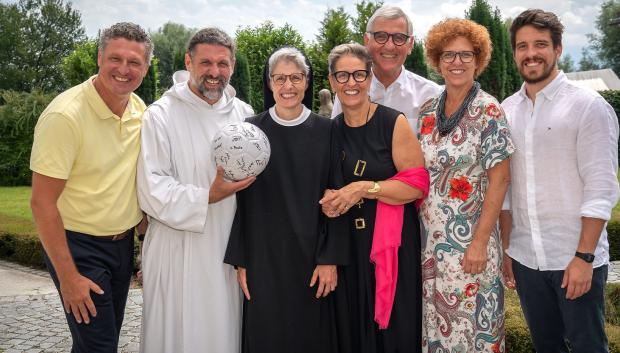 La familia Hessler en la celebración de profesión perpetua de la Hermana Regina