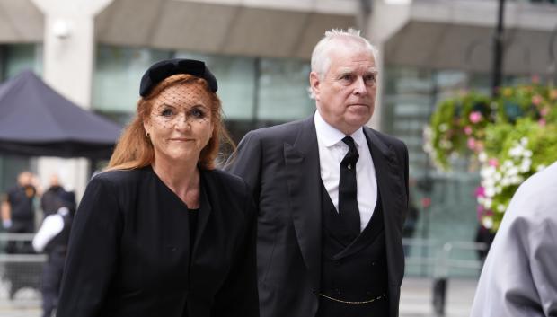 Los Duques de York en el funeral de la duquesa de kent