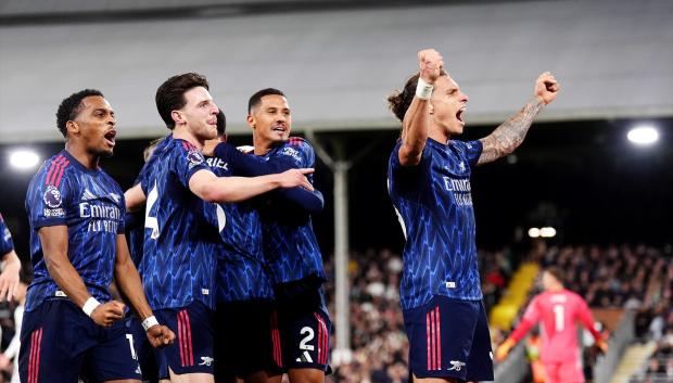 Los jugadores del Arsenal celebran un gol ante el Fulham