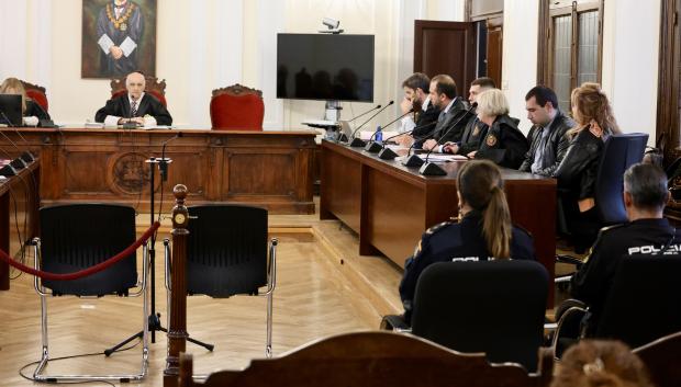 La Audiencia Provincial de León acoge la primera sesión del juicio contra A.R.T.S., al que se le acusa de los delitos de asesinato y amenazas en el ámbito familiar por presuntamente haber matado a su madre durante la navidad de 2022