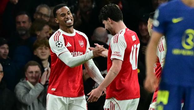 Arsenal's Brazilian defender #06 Gabriel Magalhaes (L) celebrates with Arsenal's English midfielder #41 Declan Rice (R) after scoring the opening goal during the UEFA Champions League football match between Arsenal and Atletico Madrid at the Arsenal Stadium in north London on October 21, 2025. (Photo by Ben STANSALL / AFP)