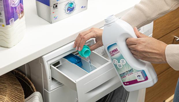 Imagen del proceso de lavado con el desinfectante textil