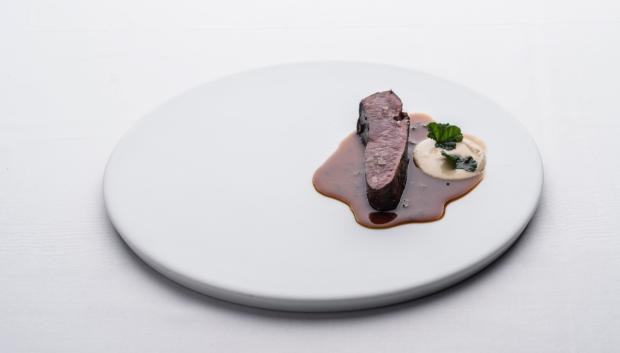 Ciervo, bellota y trufa.