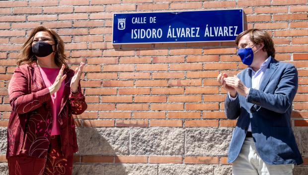 Jose Luis Martínez Almeida  con  Marta Álvarez