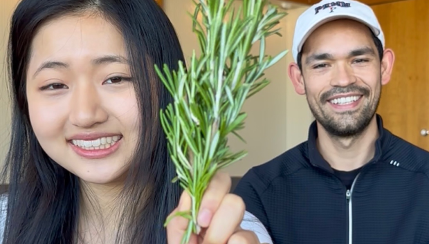 Jiayi Pang (izquierda), estudiante de pregrado de Penn, y Emmanuel Rapp Reyes (derecha)