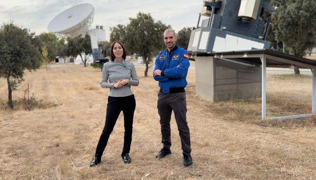 La ministra, Diana Morant, y el astronauta español de la Agencia Espacial Europea (ESA) Pablo Álvarez