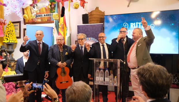 Autoridades y empresarios btrindan por el éxito de la campaña navideña