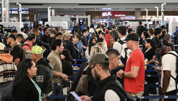 Colas kilométricas en los aeropuertos estadounidenses