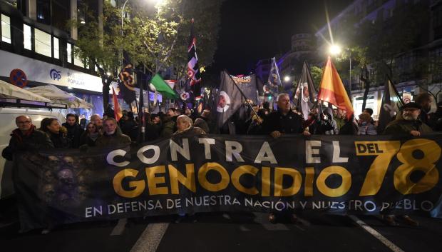 Un grupo de falangistas durante una manifestación para conmemorar el 20-N