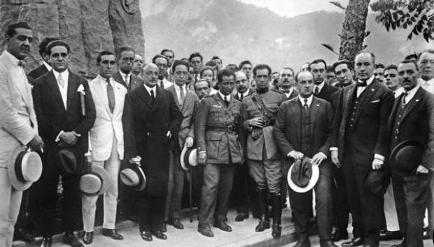 Recepción oficial a los tripulantes del Plus Ultra en Petrópolis