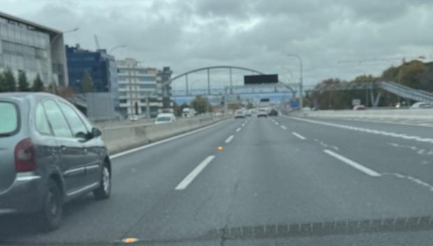 Muchos conductores se van a cambiar de carril sin conocer el significado de las luces