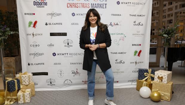 Fabiola Martínez en el mercadillo navideño de la Fundación  Kike Osborne  en Madrid