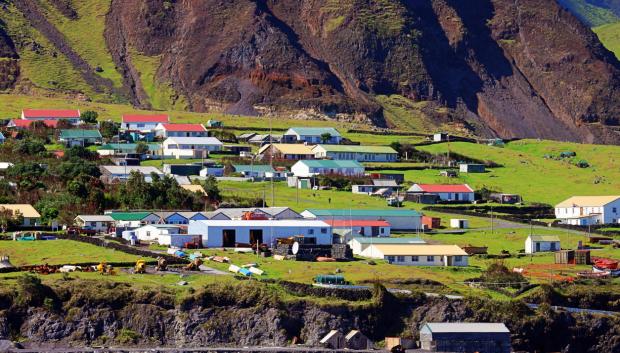 Edinburgh of the Seven Seas, el único asentamiento de la isla.