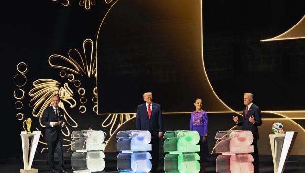 Donald Trump, Claudia Sheinbaun y Mark Carney, durante el sorteo del Mundial