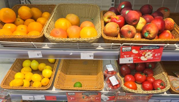 Productos y precios de la tiendas Żabka, en la calle Żwirki i Wigury