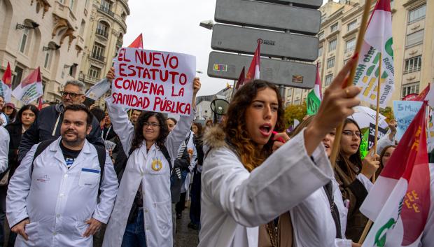 Manifestación de médicos convocada en Madrid en noviembre para protestar por la propuesta de reforma del estatuto marco que regula las condiciones laborales del personal del Sistema Nacional de Salud