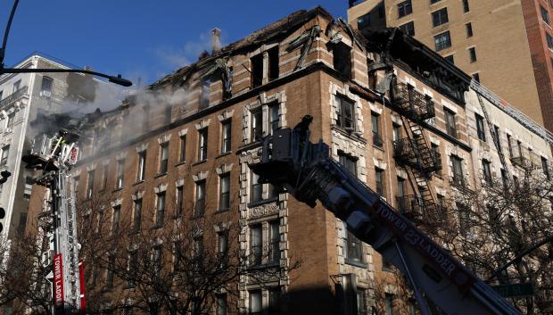 El incendio ha calcinado las plantas más altas del edificio