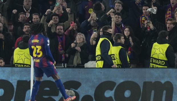 Jules Koundé celebra el 1-1 ante el Eintracht