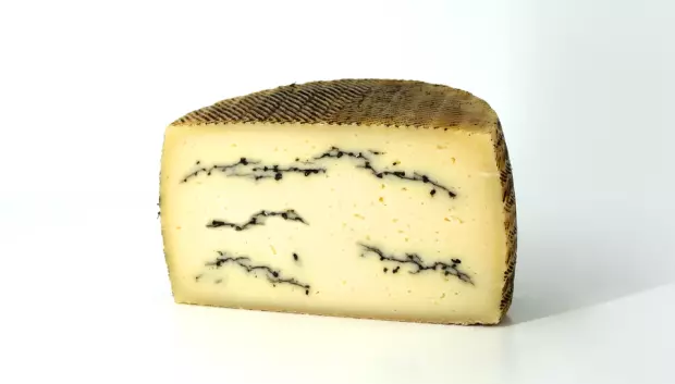 Castillo Peñas Negras Trufado, elaborado en Mora (Toledo)