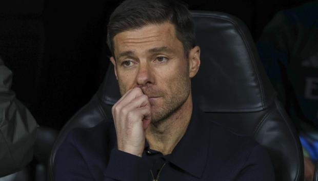 El técnico del Real Madrid, Xabi Alonso, durante partido ante el Manchester City en el Bernabéu
