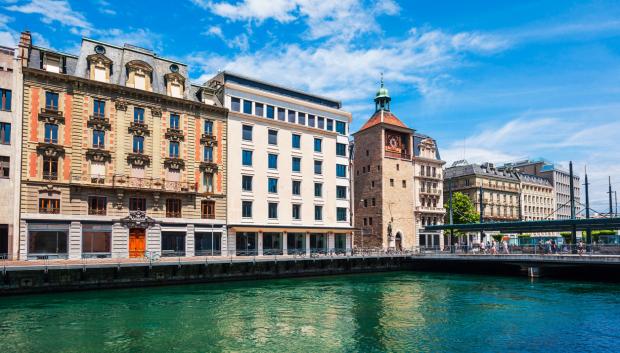 La Tour de l'Île (Torre de la Isla) sobre el río Ródano.
