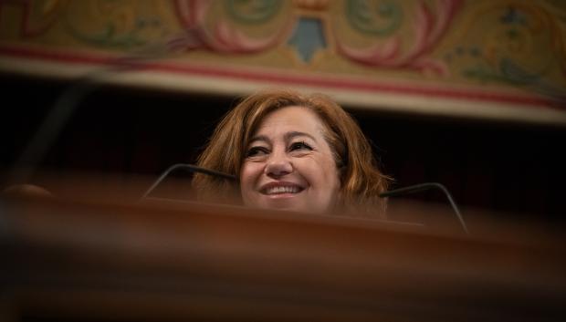 La presidenta del Congreso, Francina Armengol, durante una sesión plenaria en el Congreso, a 11 de diciembre de 2025, en Madrid (España). El Congreso debatirá y votará este jueves el decreto de medidas complementarias para La Palma tras la erupción del volcán, que, entre otras cosas, recoge la bonificación del 60% del Impuesto sobre la Renta de las Personas Físicas (IRPF) para los ciudadanos de la isla. Se trata del conocido como 'decreto canario' que el Gobierno central y el Ejecutivo de las islas vienen negociando en los últimos meses, a través de distintas reuniones bilaterales, y que finalmente se aprobó en el Consejo de Ministros en noviembre.

Fernando Sánchez / Europa Press
11/12/2025