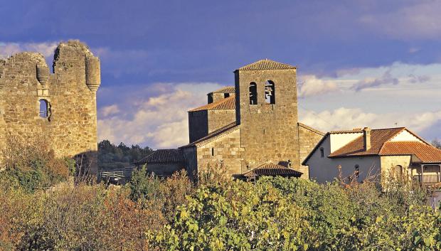 Castillo e iglesia de Nuestra Señora de Fuentes Claras