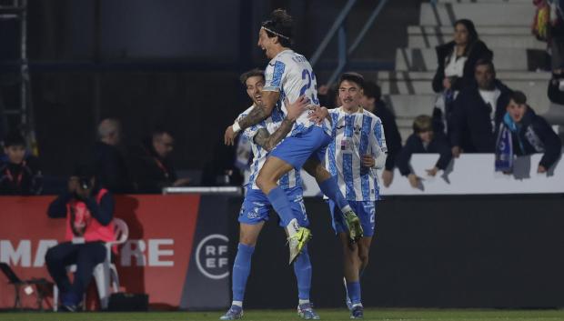 Los jugadores del Talavera celebran el 1-2