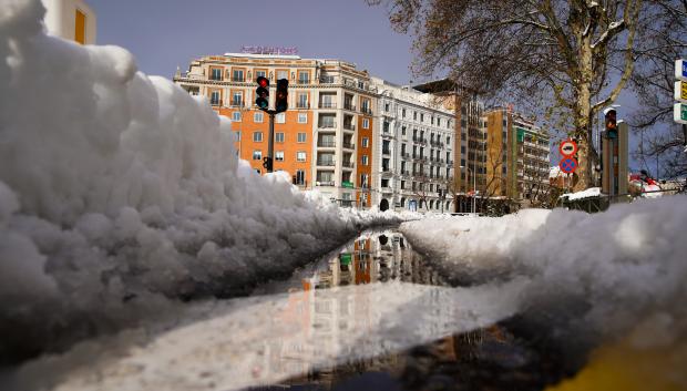 Calles nevadas en la ciudad de Madrid