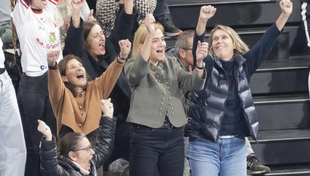 Infanta Cristina  el pasado  17  de diciembre 







******EXCLUSIVE**********


******EXCLUSIVE**********