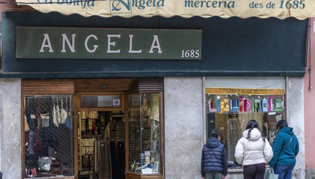 Escaparate de la mercería Ángela en pleno centro de Palma
