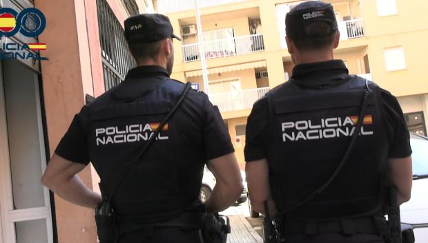 Dos agentes de la Policía Nacional, en una imagen de archivo