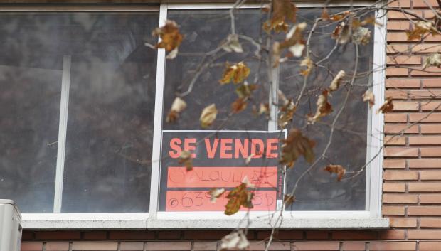 Cartel de 'Se vende' en una vivienda