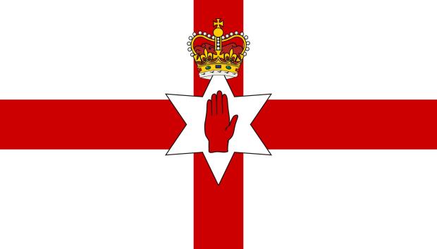 Bandera no oficial de Irlanda del Norte con la Mano Roja usada por los unionistas