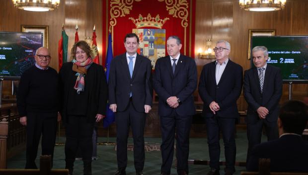 El presidente de la Junta de Castilla y León, Alfonso Fernández Mañueco, firma un protocolo de colaboración con la Diputación de Zamora