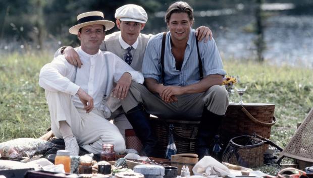 Aidan Quinn, Henry Thomas y Brad Pitt, en un fotograma de Leyendas de pasión