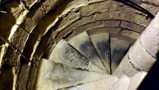 La 'marca del demonio', en la escalera de Santa Maria del Pi