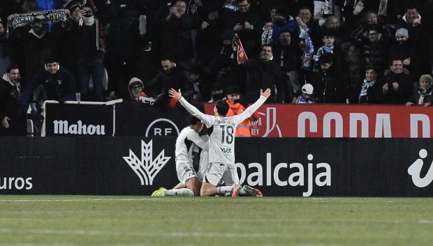 Los jugadores del Albacete celebran el segundo gol de su equipo