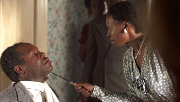 Whoopi Goldberg y Danny Glover en El color púrpura