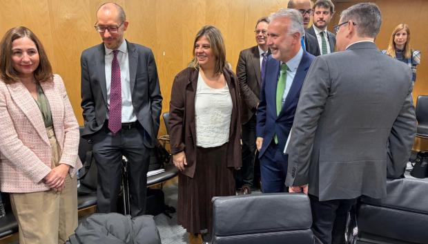 La vicepresidenta asturiana, el miércoles junto al ministro Torres