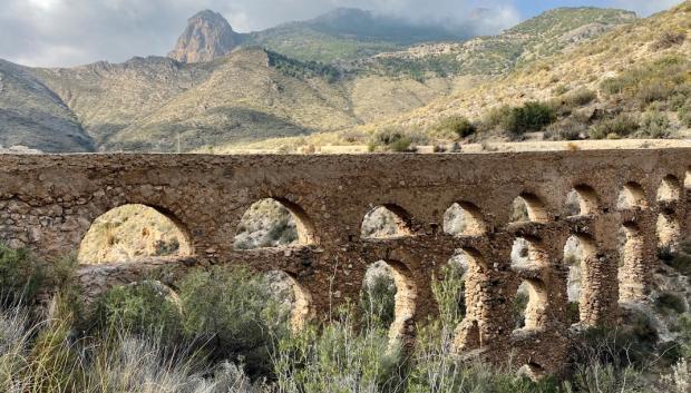 Acueducto de Vícar, situado en el barranco de Carcáuz