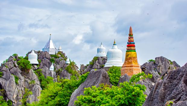 El singular templo Wat Chaloem Phra Kiat Phrachomklao Rachanusorn
