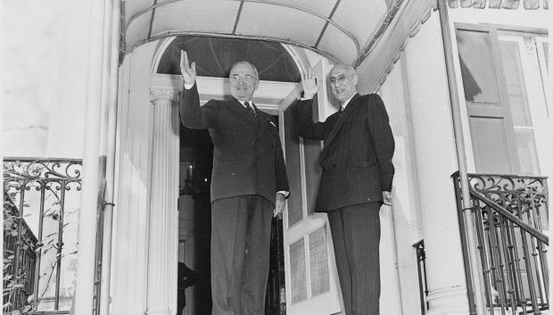 El primer ministro Mosaddegh con el presidente estadounidense Truman en 1951.